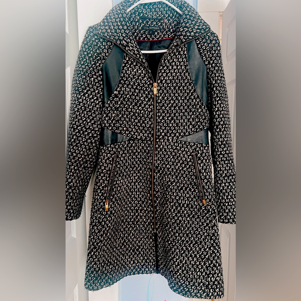 A elegant jacket in good condition considering the real price and material